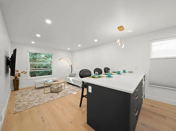 1620 McLean Dr, Vancouver, BC V5L 3P3