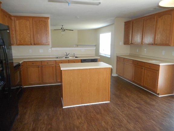4th image of 4 Rockport Ct