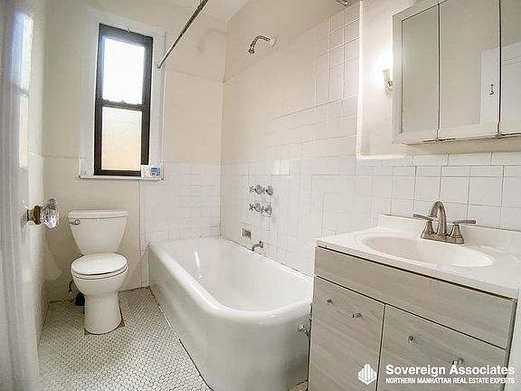 4th image of 21 Magaw Pl APT 3A