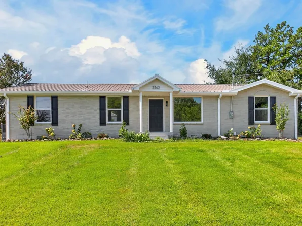 2202 Lynwood Dr, Greenbrier, TN 37073