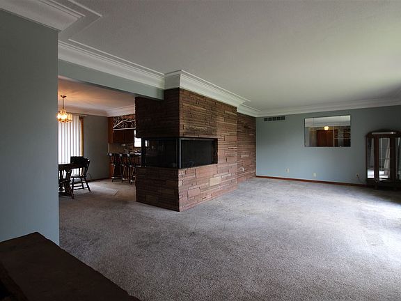 2nd image of 206 S Buffalo Bill Ave