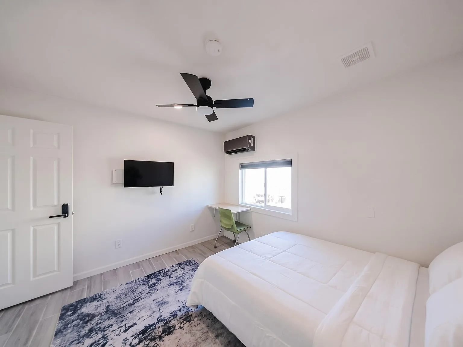 4 bed, 3.0 bath, 1350 sqft, $888 — Photo 2