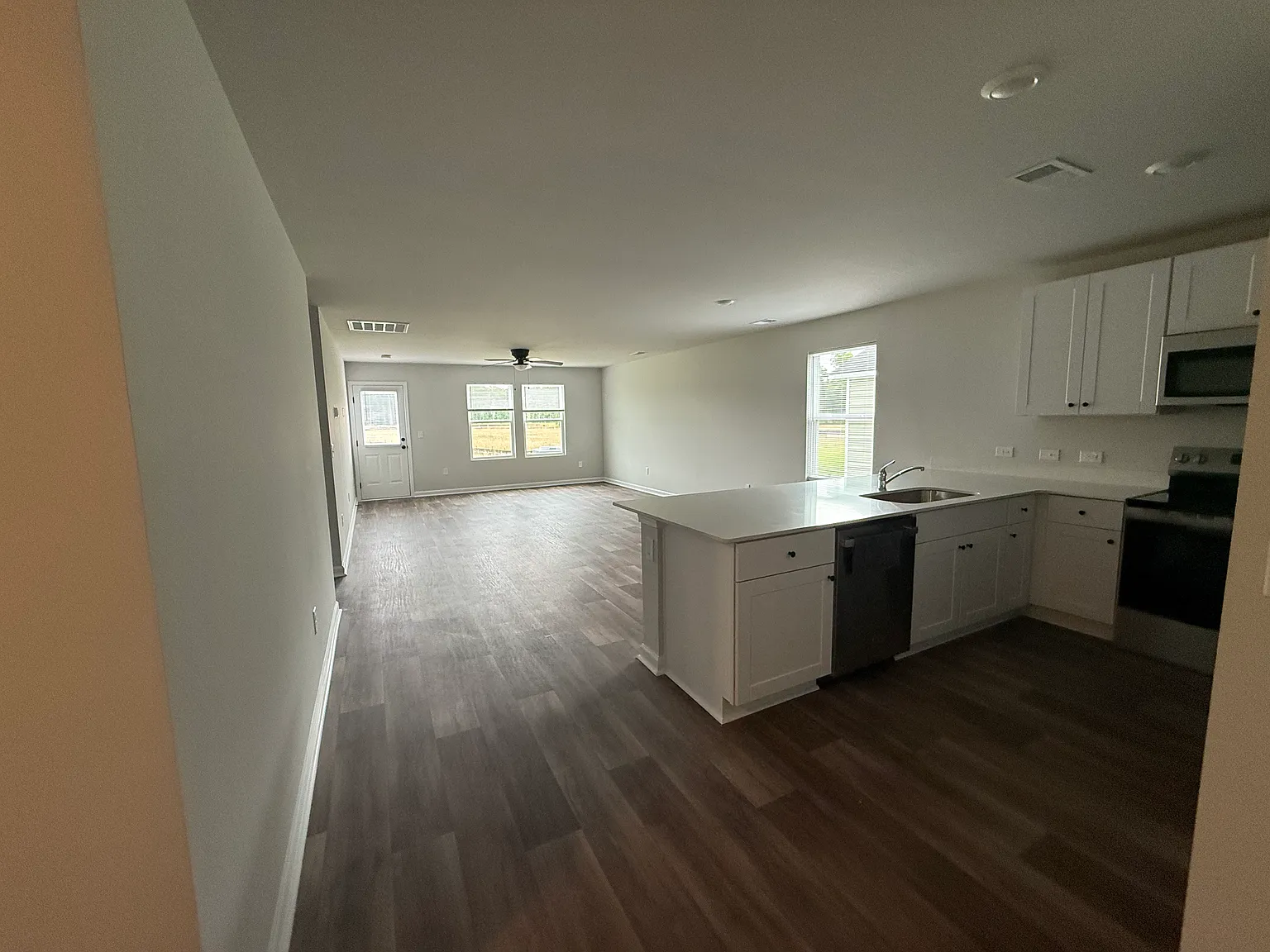4 bed, 1892 sqft, $2,500 — Photo 4