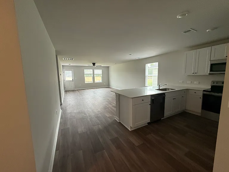 6433 Swainson St SW — Photo 4