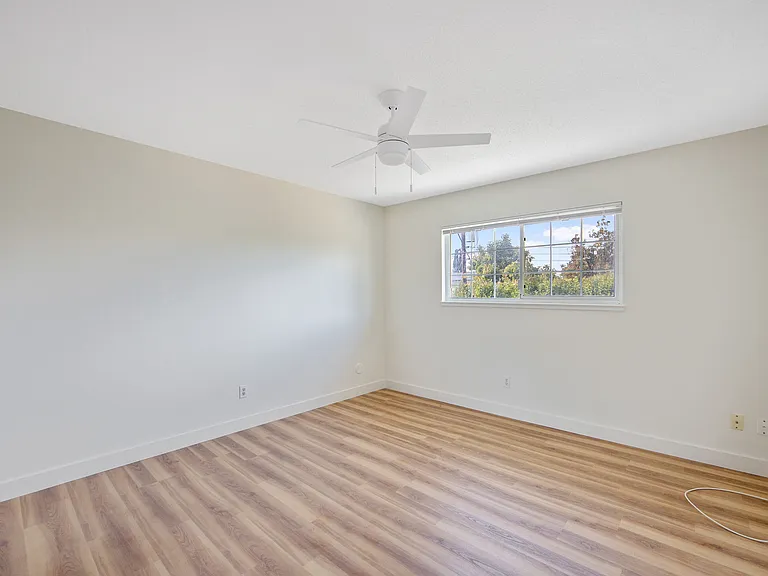 2087 Rhoda St — Photo 16