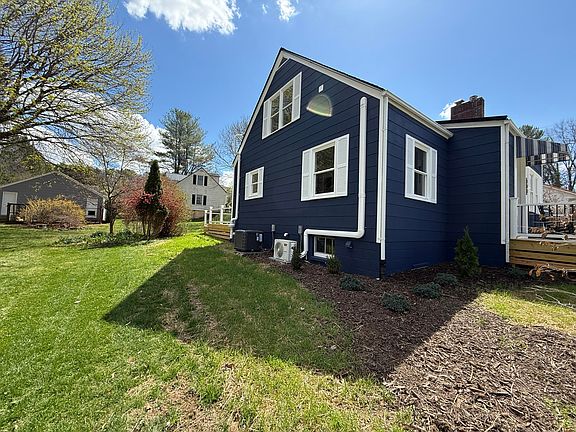 5th image of 403 Bell Dr