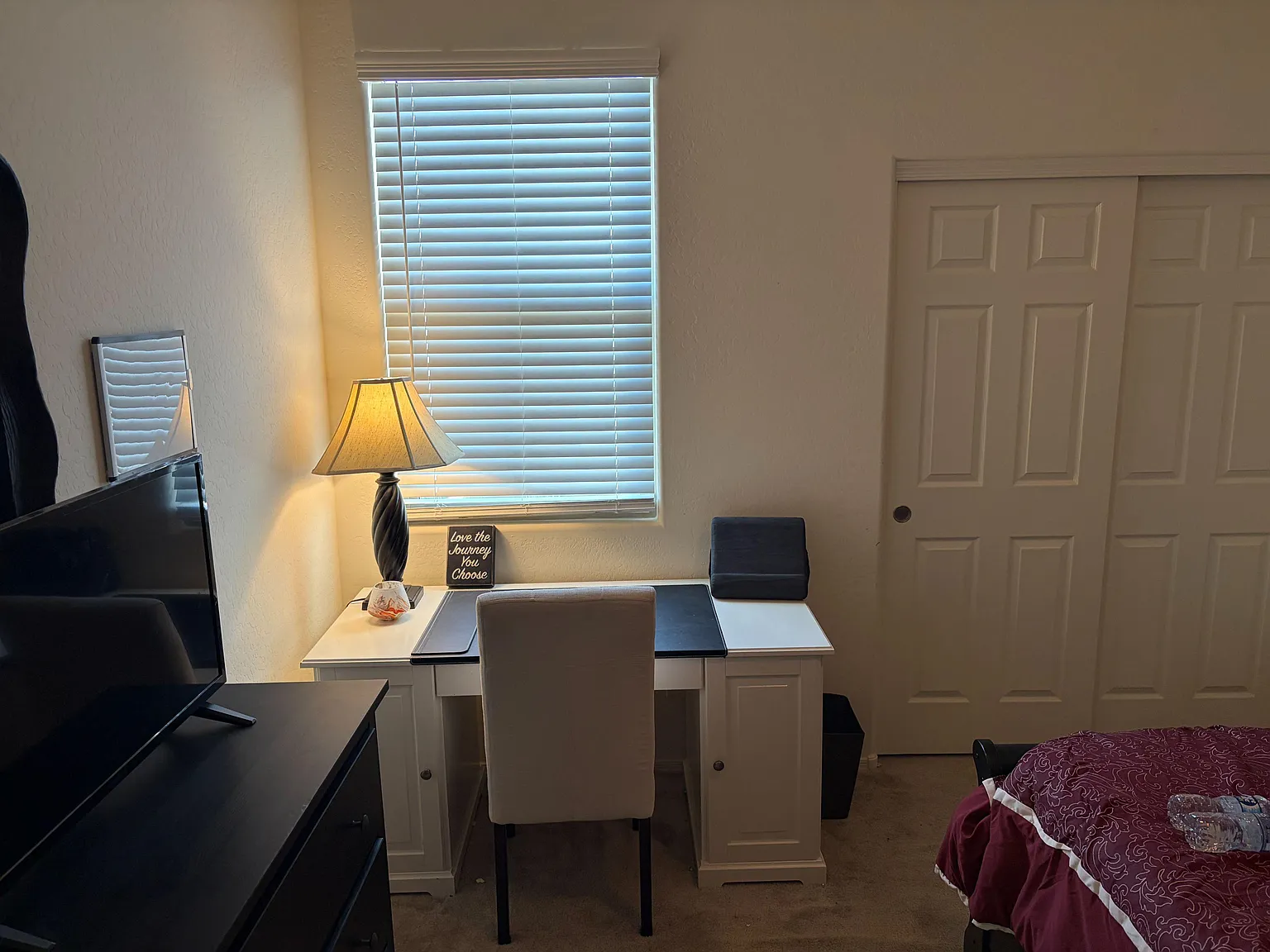 2 bed, 1.5 bath, 2498 sqft, $1,252 — Photo 2