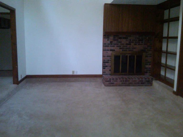 4852 Rosewell Dr — Photo 8
