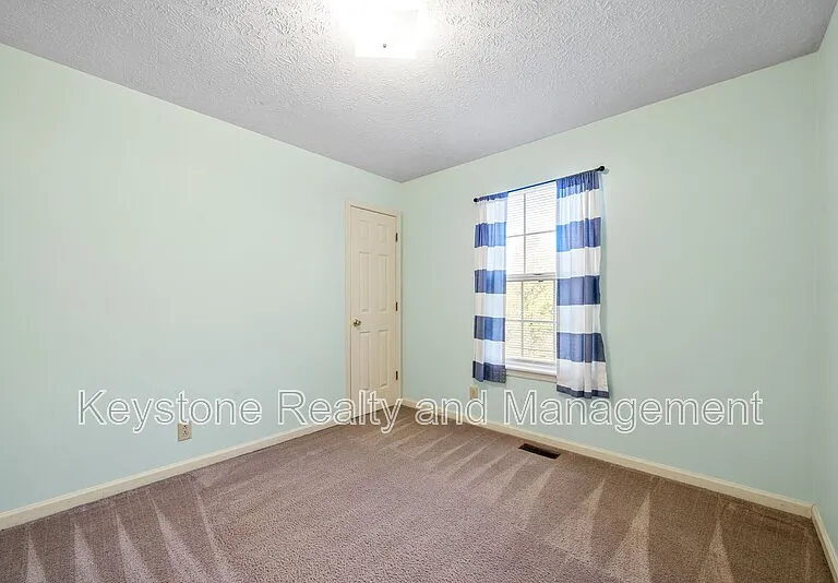 609 Artic Ave — Photo 12