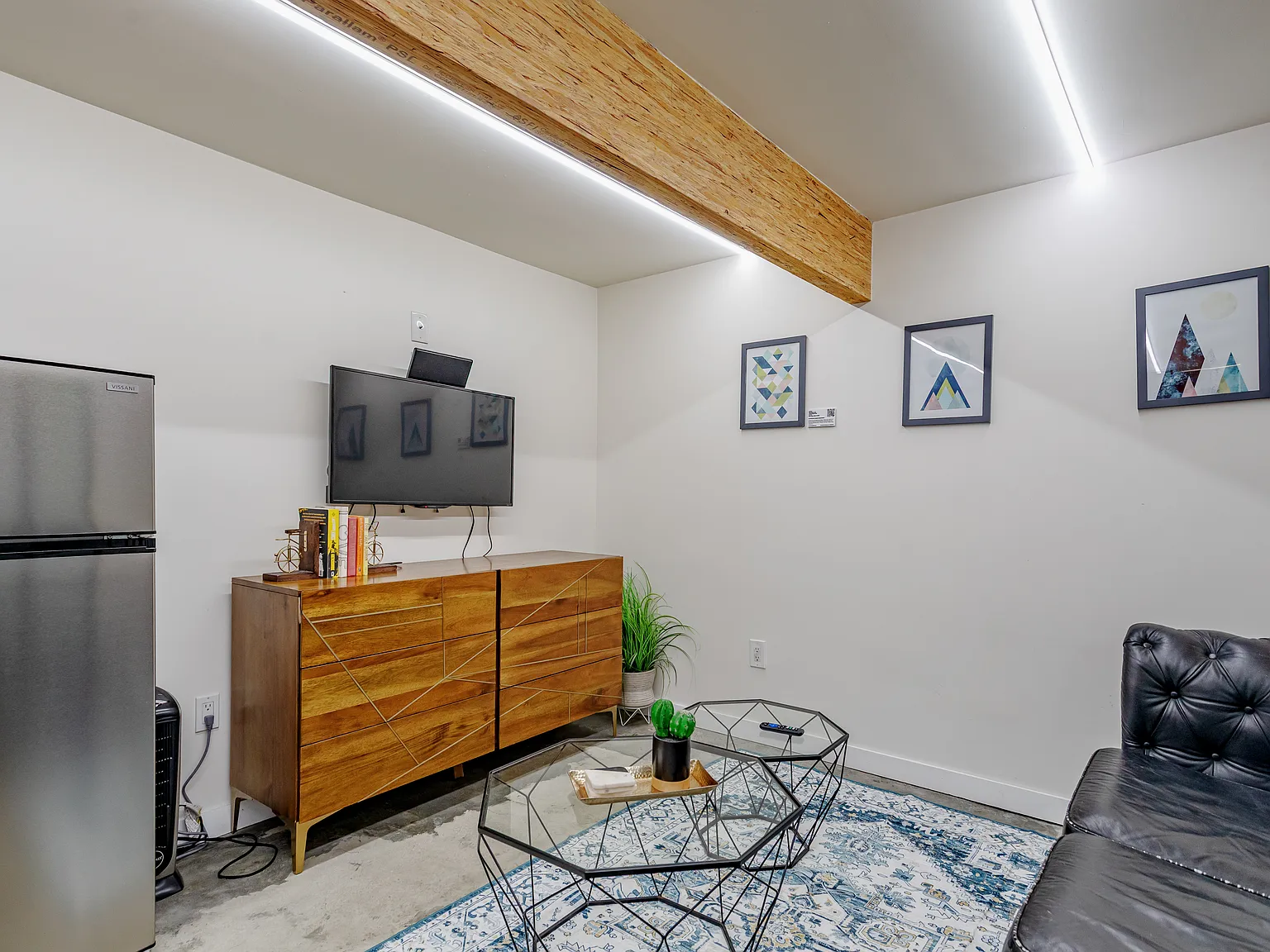 Studio, 400 sqft, $2,750 — Photo 2