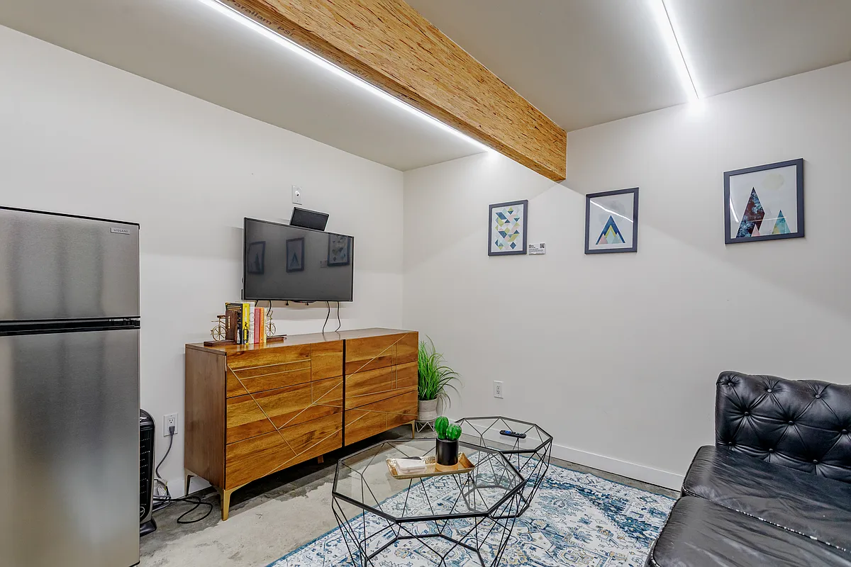Building Photo - 3210 Descanso Dr #B