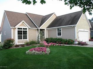 509 Hunters Run Cir, Holland, MI 49423