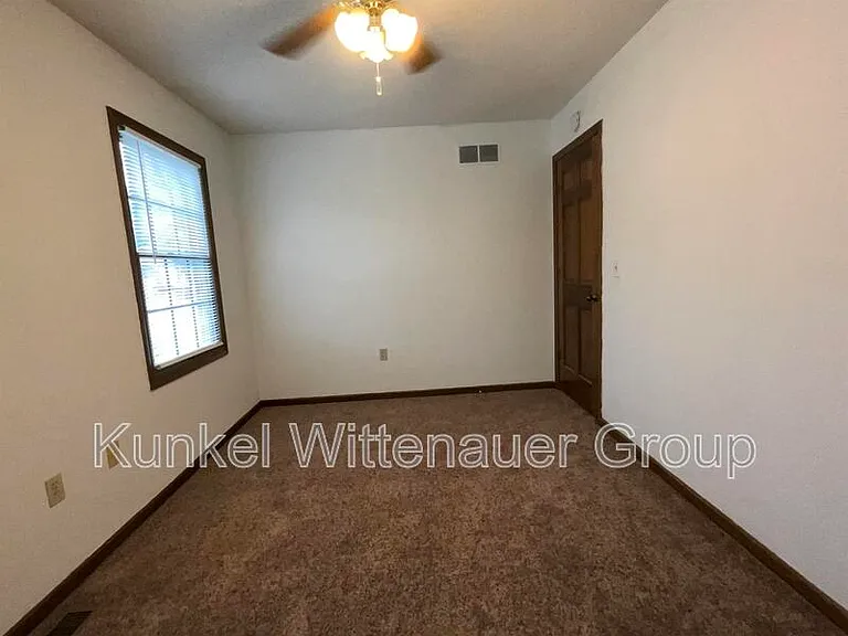 2020 Greenbrier Dr — Photo 23