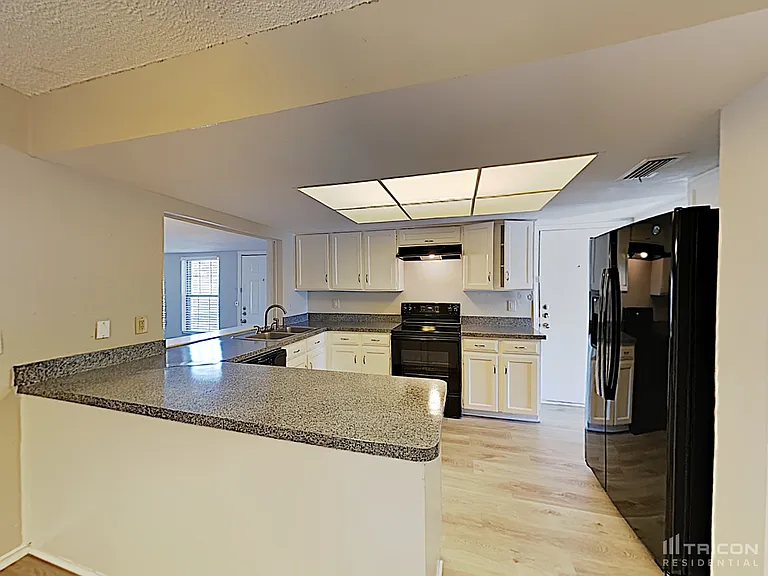 835 Live Oak Dr — Photo 9