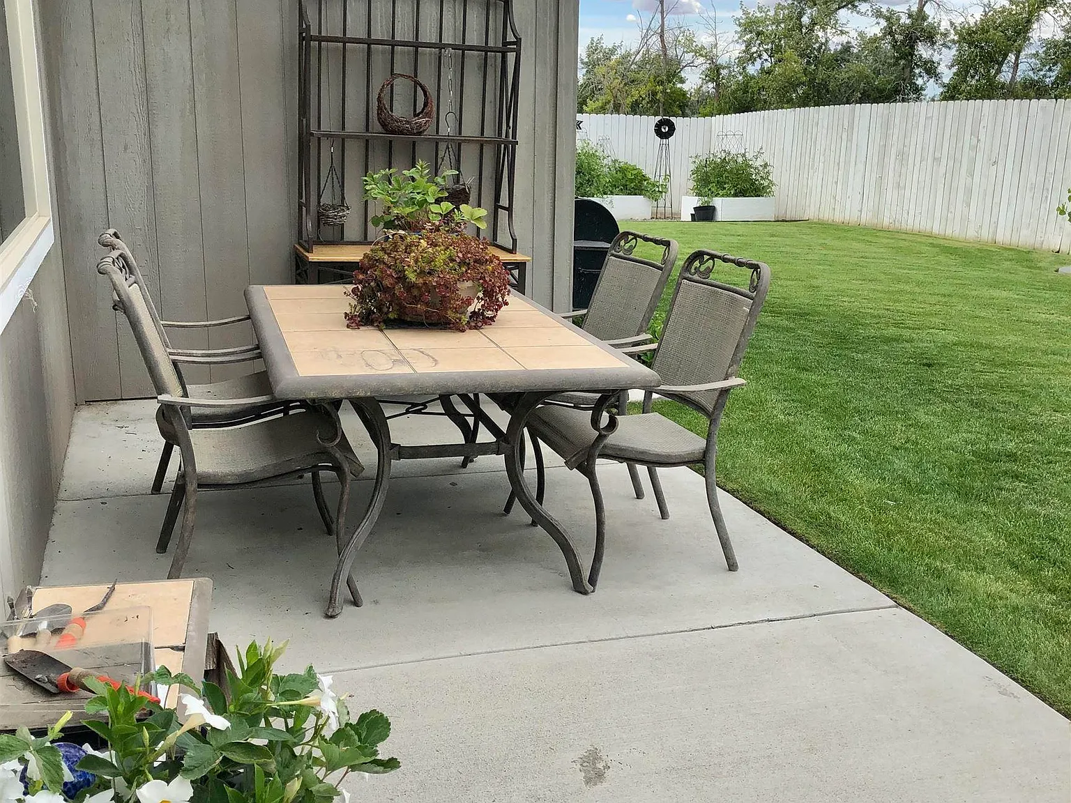 3 bed, 3.0 bath, 1704 sqft, $2,400 — Photo 4