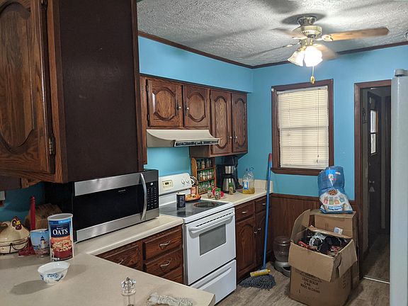 2nd image of 214 Ashley Circle