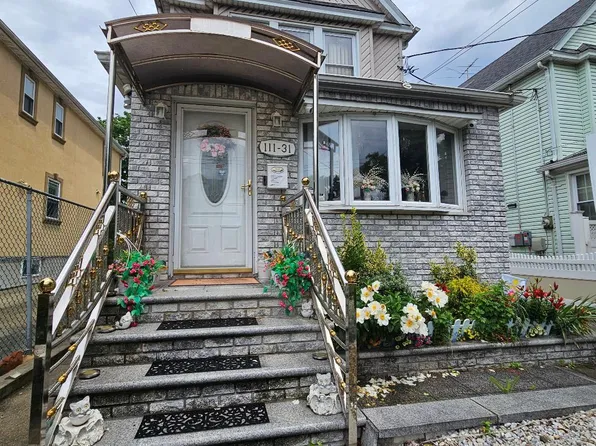 (undisclosed Address), Briarwood, NY 11435