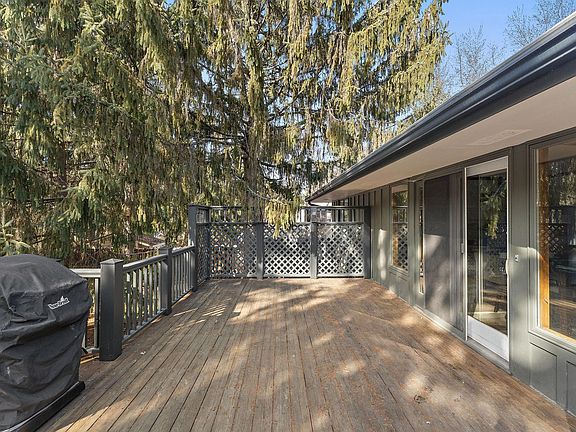 4th image of 8047 Somerset Rd