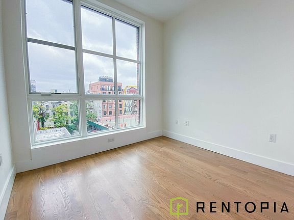 5th image of 824 Lexington Ave #508