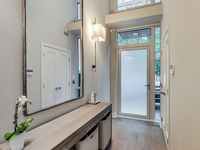 30 Nelson St #Townhouse 24 — Photo 4
