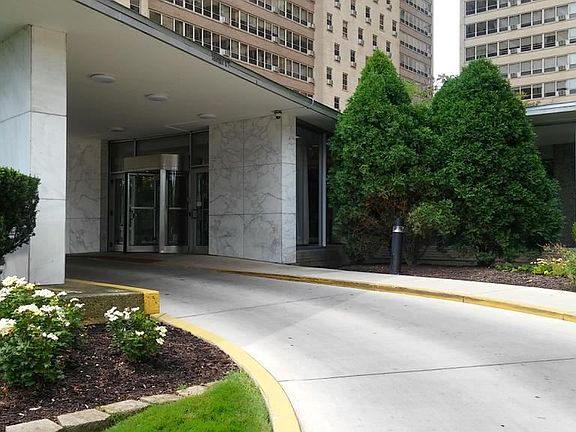 2nd image of 3950 N Lake Shore Dr APT 617C
