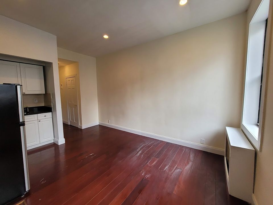 2nd image of 533 3rd Ave #4W