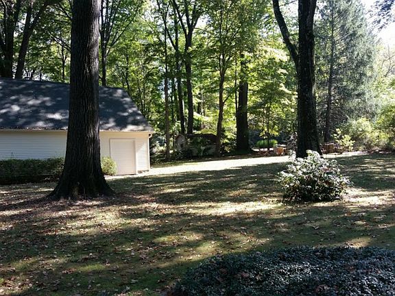 5th image of 21 Poland Manor Dr