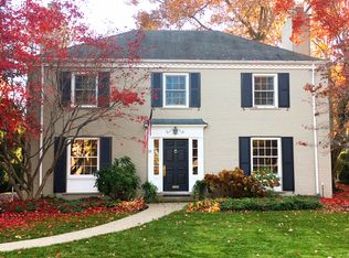 21 Oxford Blvd, Pleasant Ridge, MI 48069