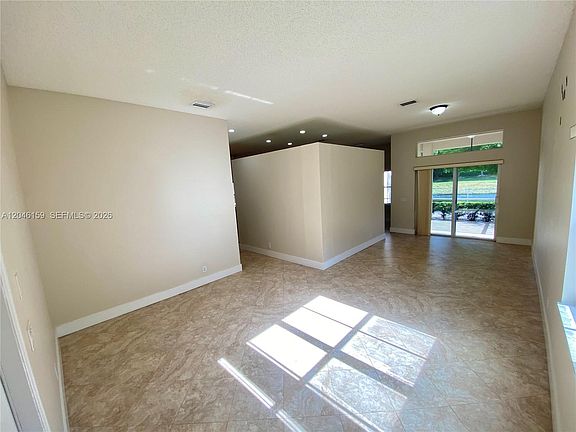 2nd image of 837 Tanglewood Cir