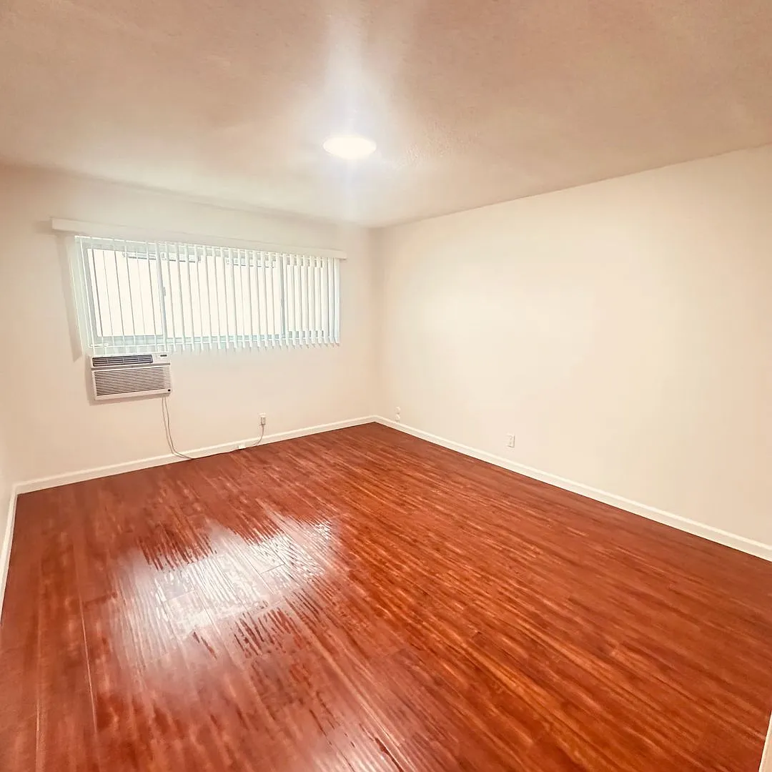 919 N. Alfred Street — Photo 3