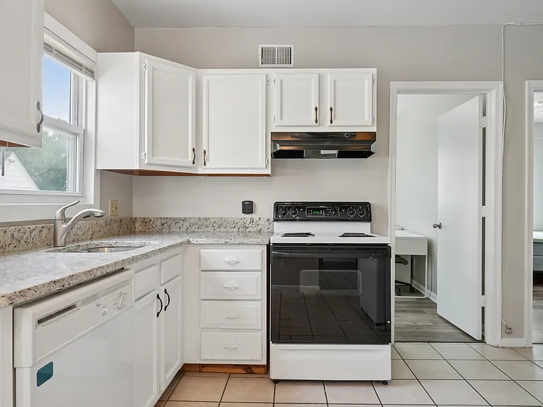 7307 Hopkins Ave — Photo 5