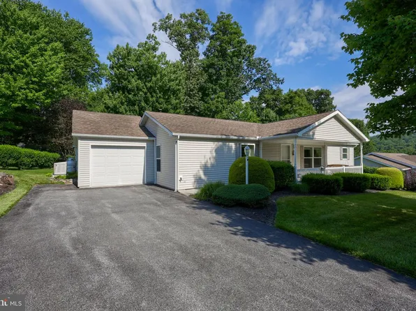 1037 Hemlock Cir, Manheim, PA 17545