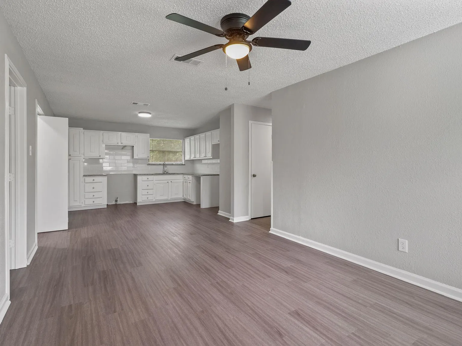 3847 Castle Hills Drive - 1 — Photo 3