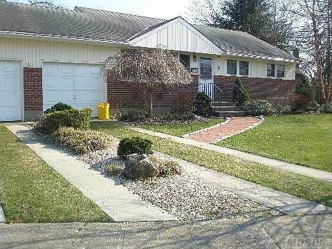 2nd image of 7 Barbara Cir