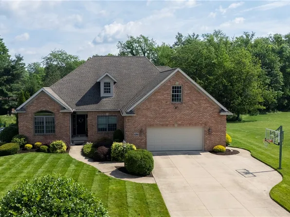 923 Mesa Verde Dr, Barberton, OH 44203