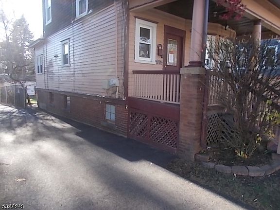 3rd image of 104 Riggs Pl