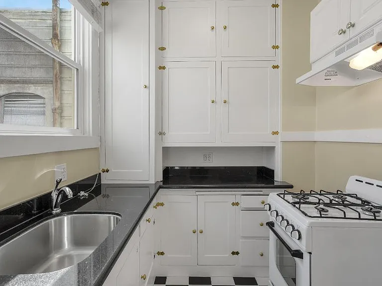 3025 Steiner St #14 — Photo 2