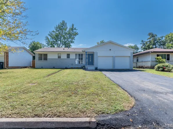 1628 E 55th Pl, Tulsa, OK 74105