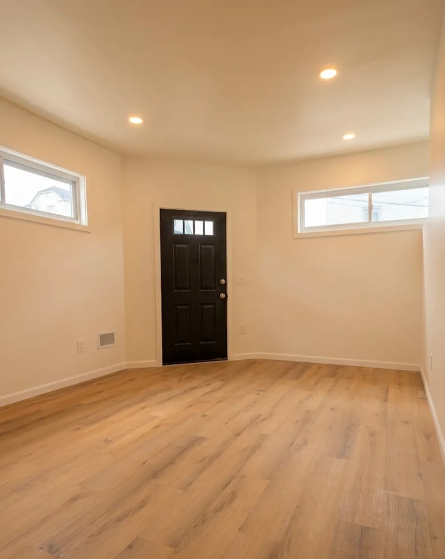 3 bed, 1000 sqft, $2,800 — Photo 2