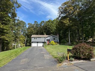 15 Sycamore Dr, Shelton, CT 06484
