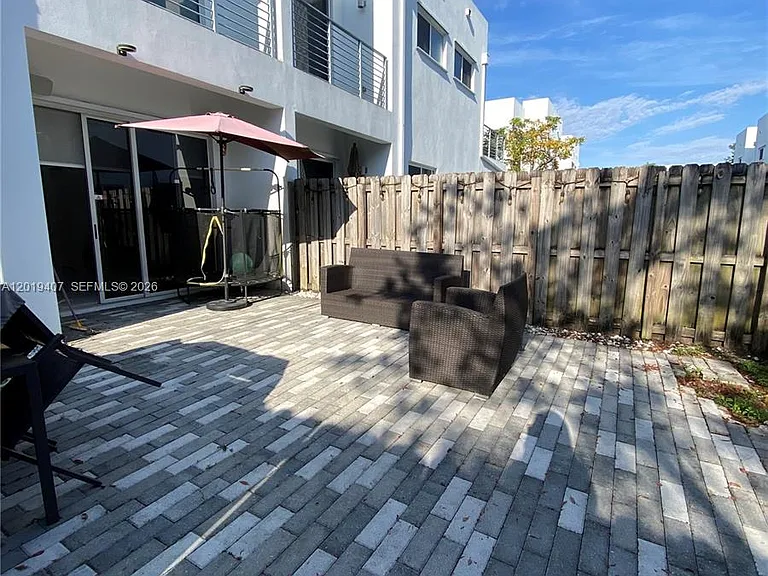 10241 NW 71st Ter — Photo 24