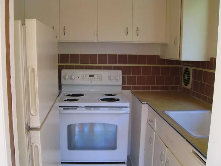 413 Belmont Ave E #D — Photo 16