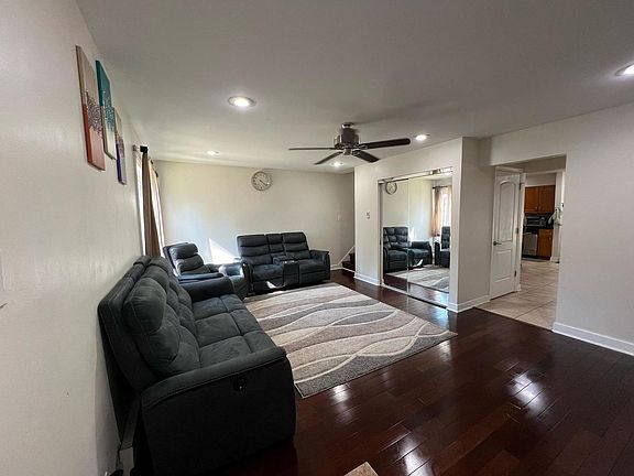 5th image of 1 S 215 Stratford Ln