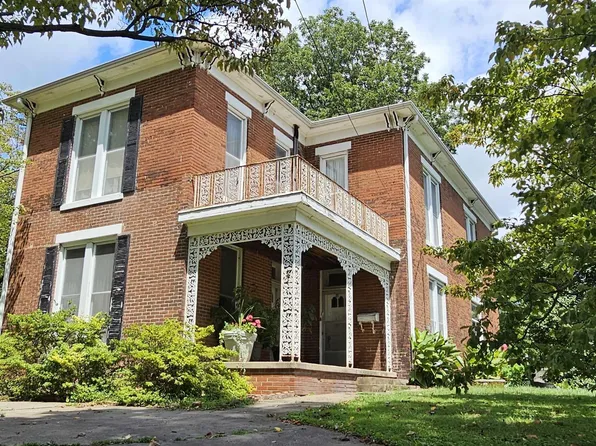 1323 College Dr, Mount Carmel, IL 62863