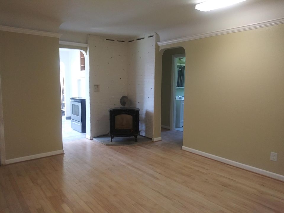 Livingroom - hardwood floors (maple)- gas fireplace - coved ceilings -arched doorways.