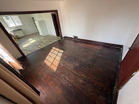 3rd image of 1019 S Bedford Ave