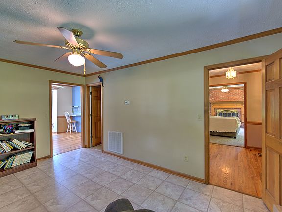 4th image of 108 Berkley Dr
