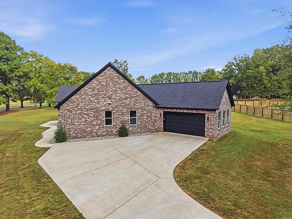 2nd image of 270 Arrowhead Rd
