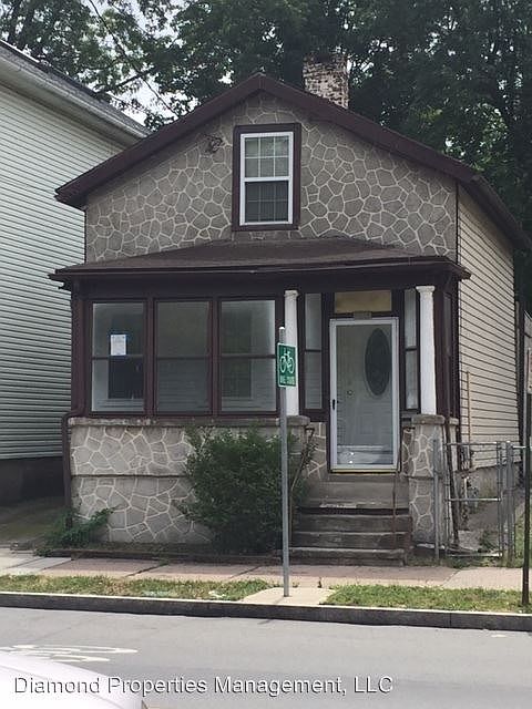 1st image of 298 Davenport Ave