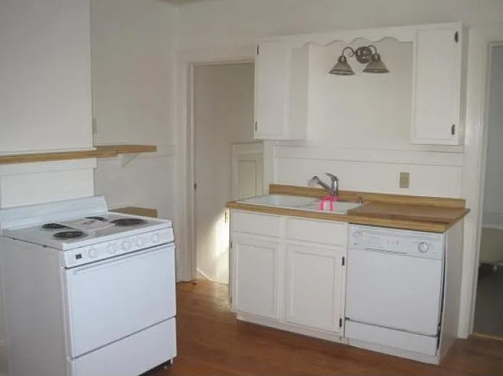 863 Frederick Street — Photo 2